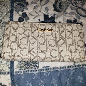 Calvin Klein Key Item Monogram Wallet